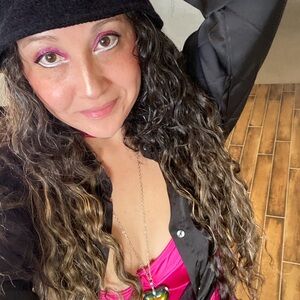 Meet your Posher, Jenn 🖤